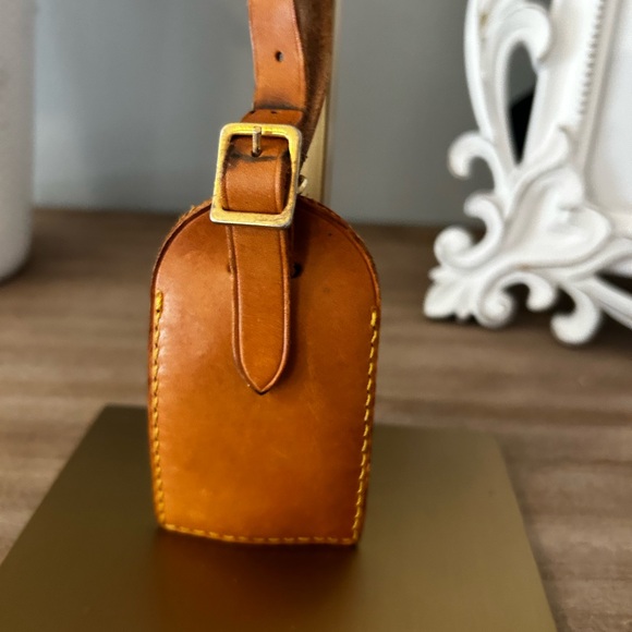 AUTHENTIC LV NAME TAGS - Picture 3 of 15
